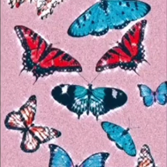 Meet your Posher, Julia!🦋 - Picture 1 of 1